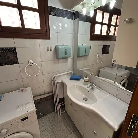 Ano Poli 1 *